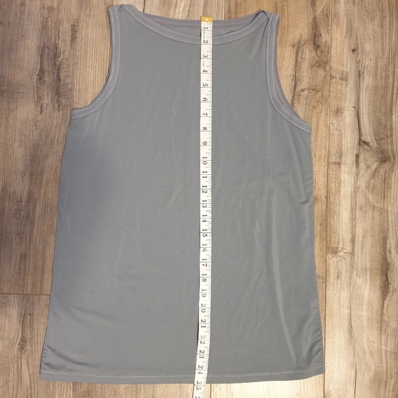 NWOT Paper Label Tank - Picture 5 of 7